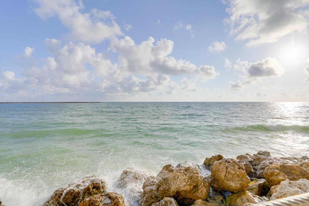 Oceanfront Condo With Balcony And Stunning Views! Clearwater Beach Bagian luar foto