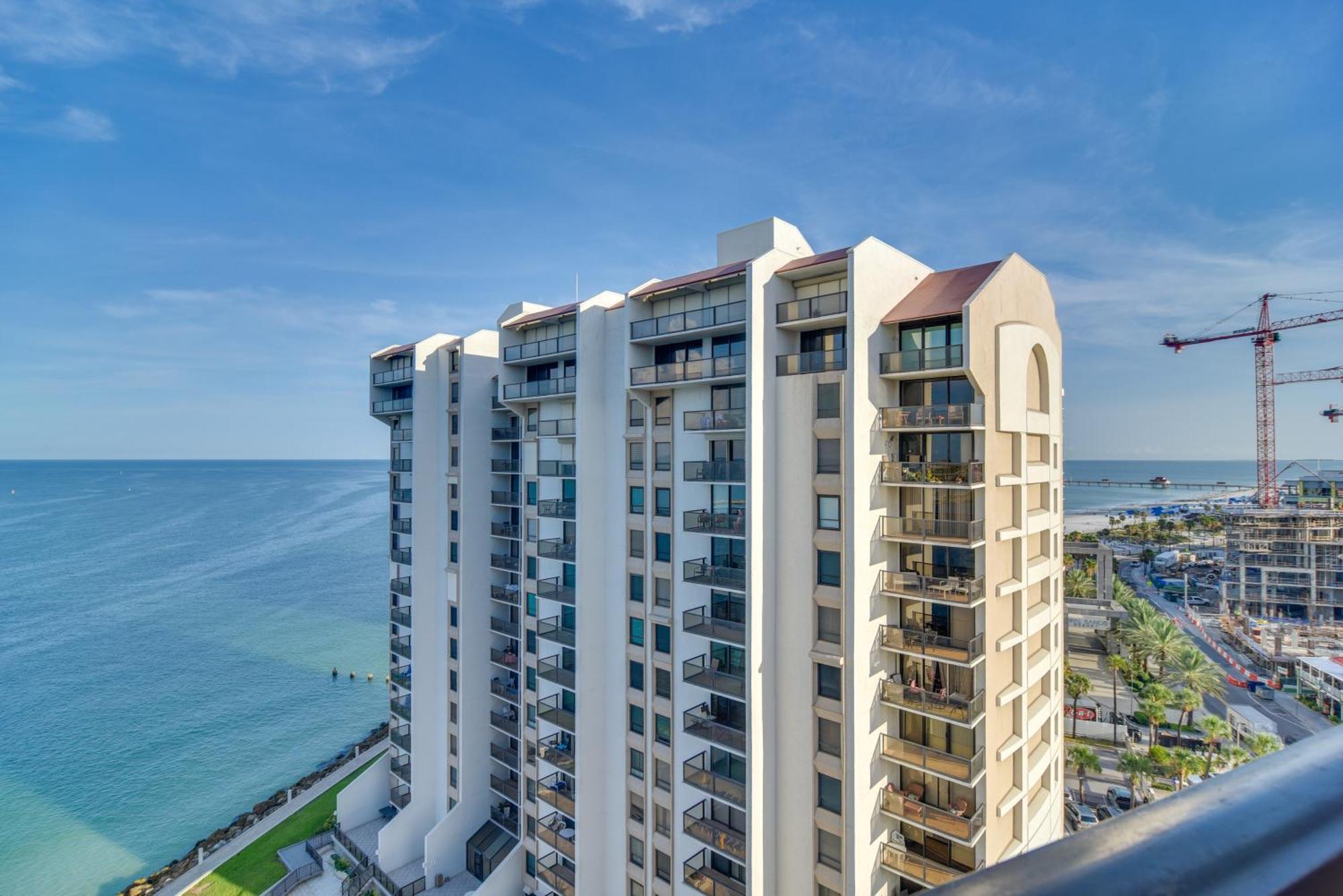 Oceanfront Condo With Balcony And Stunning Views! Clearwater Beach Bagian luar foto