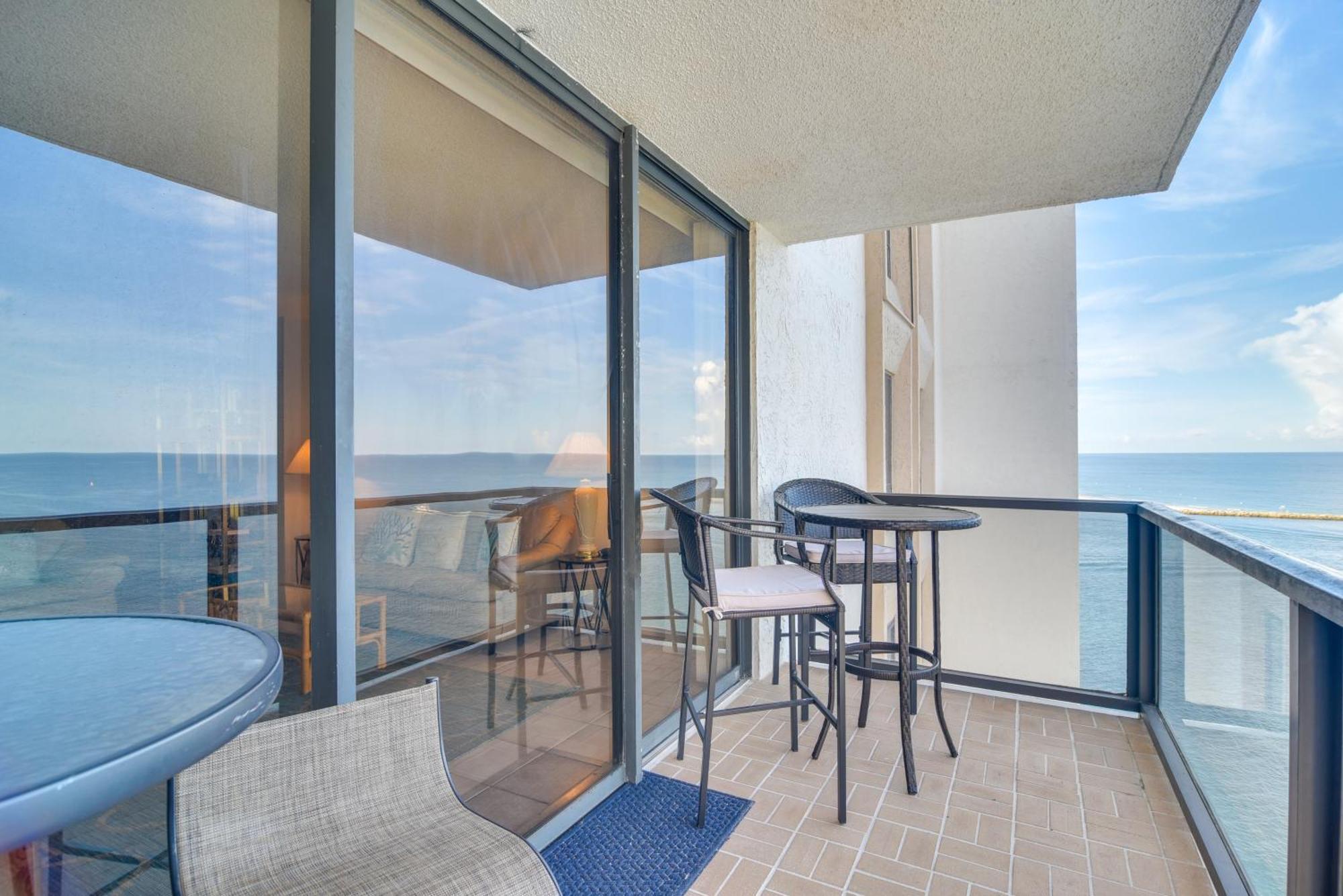 Oceanfront Condo With Balcony And Stunning Views! Clearwater Beach Bagian luar foto