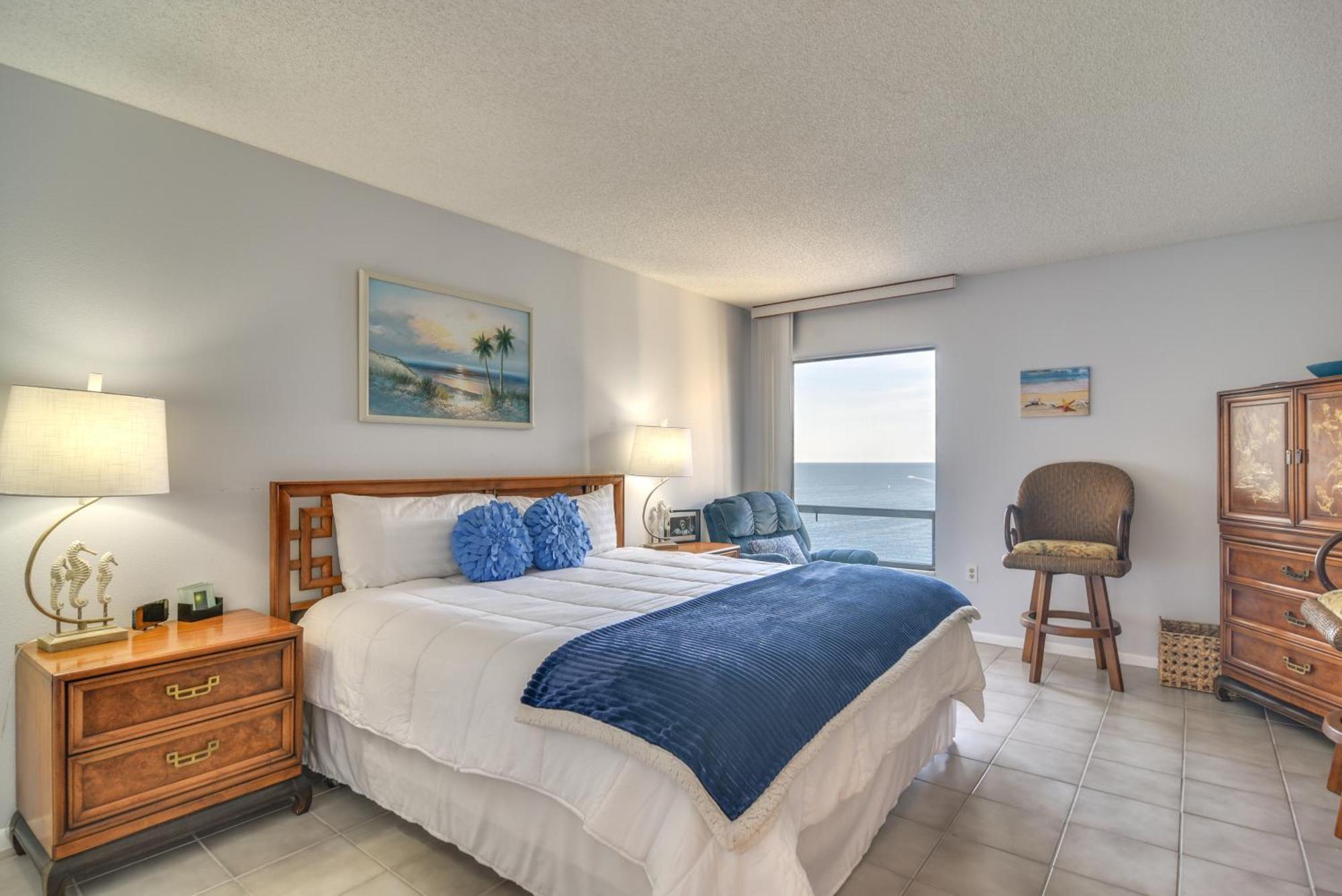 Oceanfront Condo With Balcony And Stunning Views! Clearwater Beach Bagian luar foto